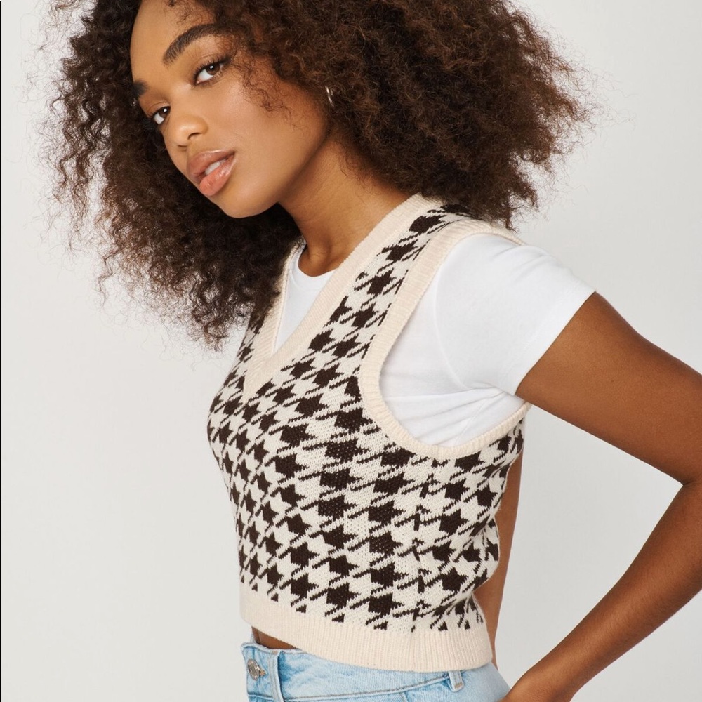 GARAGE Sweater Vest - Picture 4 of 4